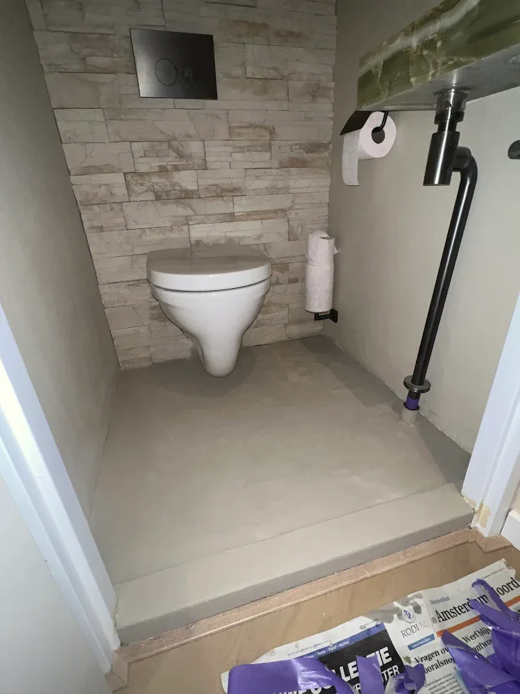 Beton Cir&eacute; vloer toilet