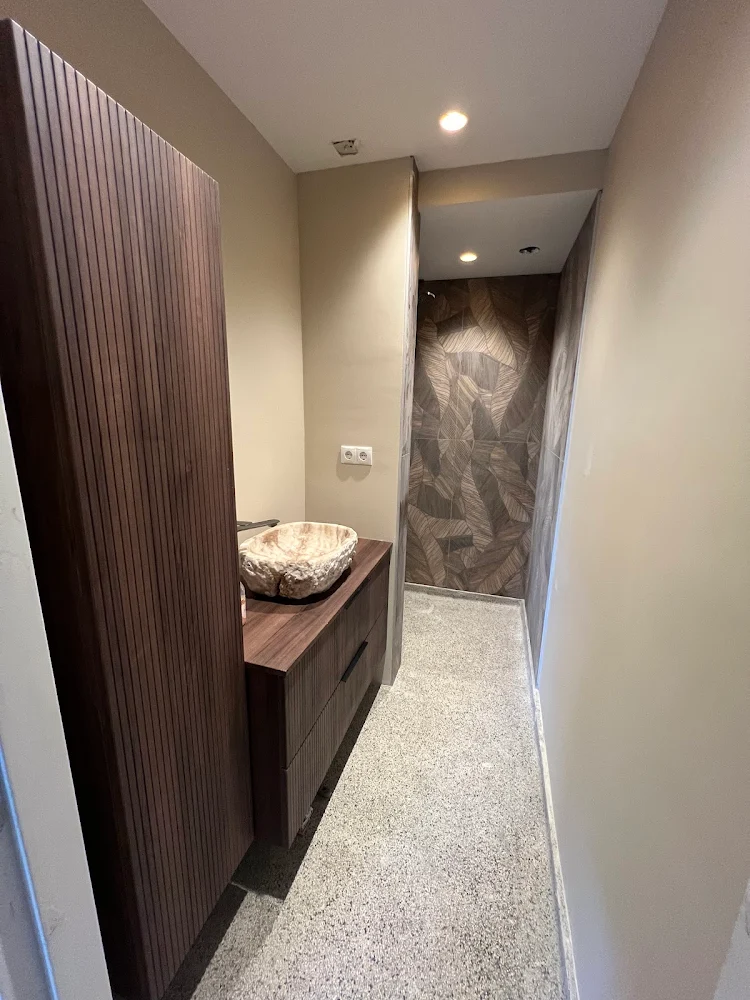 Toilet van Justin Fennel voor de Beton Cir&eacute; renovatie
