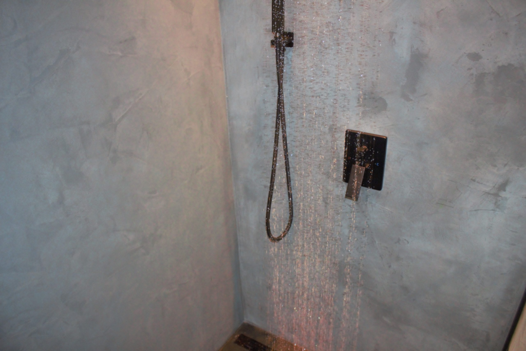 Waterbestendig en onderhoudsarm Beton Cire voor in de badkamer