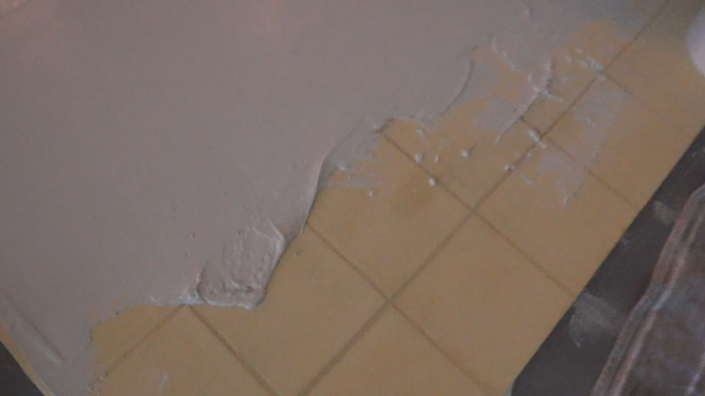 beton cire over tegels