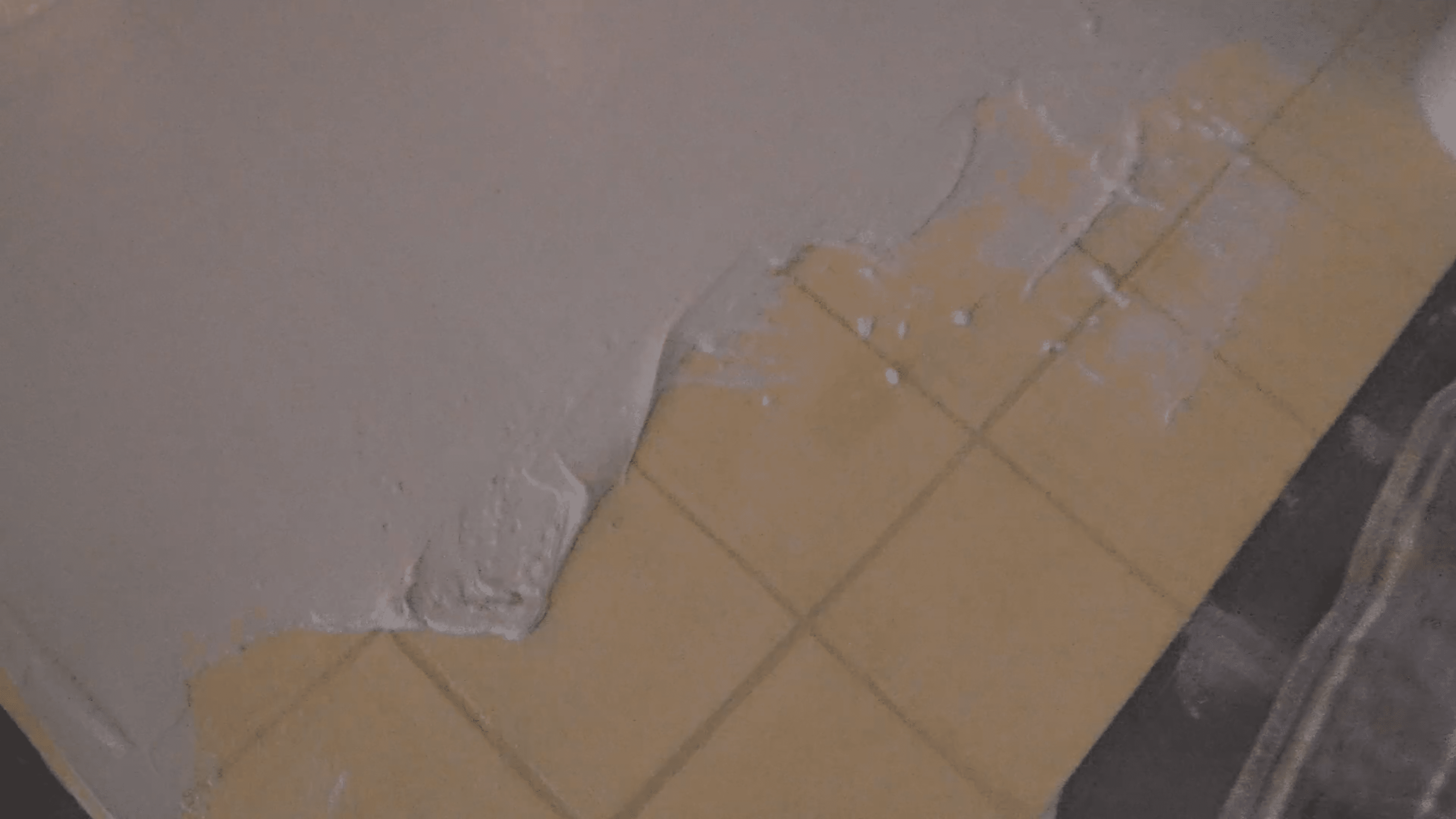 Beton Ciré toepassing op bestaande tegels