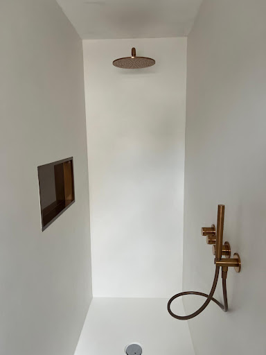 Beton Ciré Original kleur RAL 9001 op badkamerwand